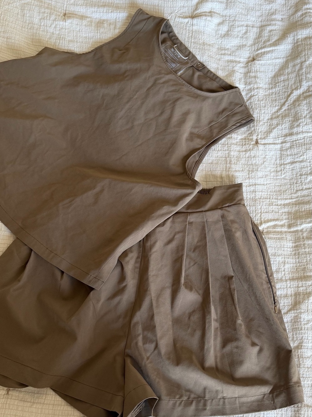 Water Sleeveless Crop Top and Pleated Shorts Set - Taupe